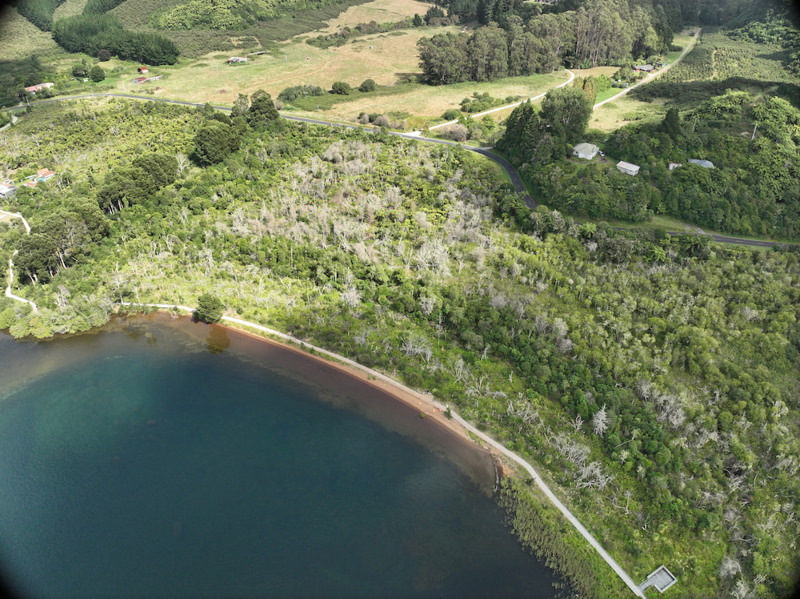 Lake Ōkāreka 