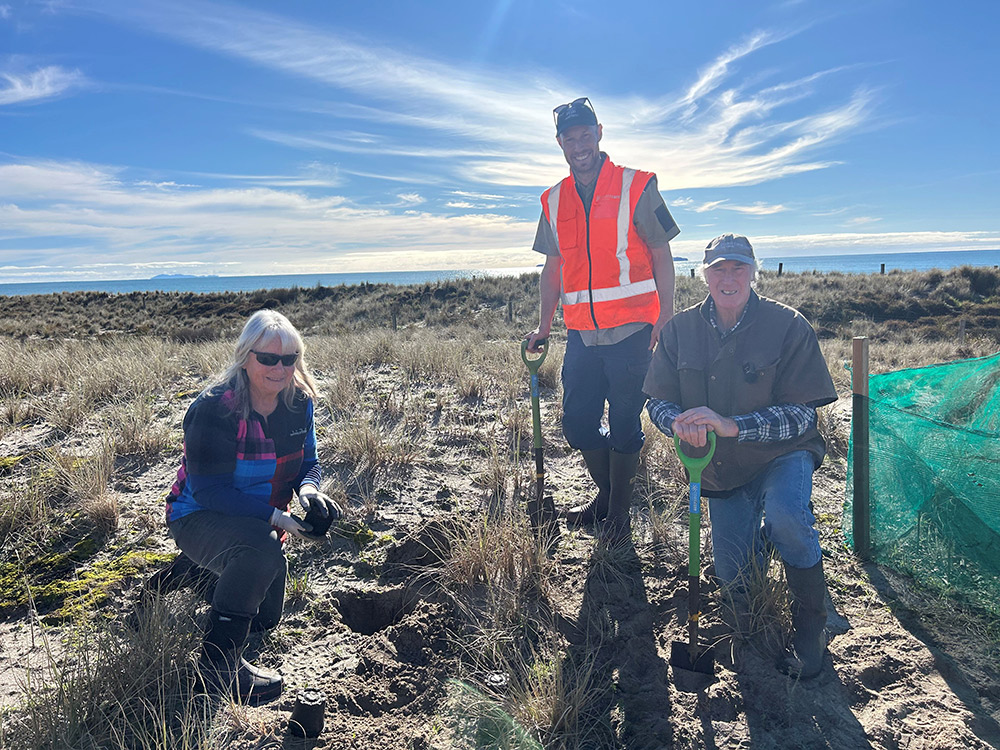  (L – R): Jayne Ward, Chris Pronk, current Coast Care restoration coordinator and Chris Ward at Te Tumu Kaituna 72B.